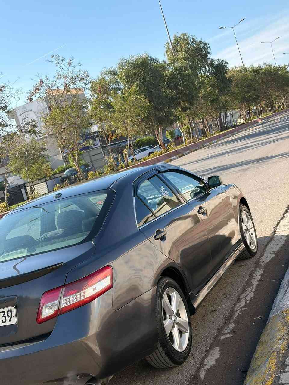 سلام عليكم 
كامري ٢٠١١
صبخ عام 
امامي خلفي كبس 
واكع قمرية علا صكف نص ها معجون  صابغي عام 
سيارة مابي دينار مصرف 
رقم جديد كوبون بنزين 
كير محرك خير من اللة 
بلدي سبورت 
سعر ٩٣ 
عنوان كركوك 
***********
