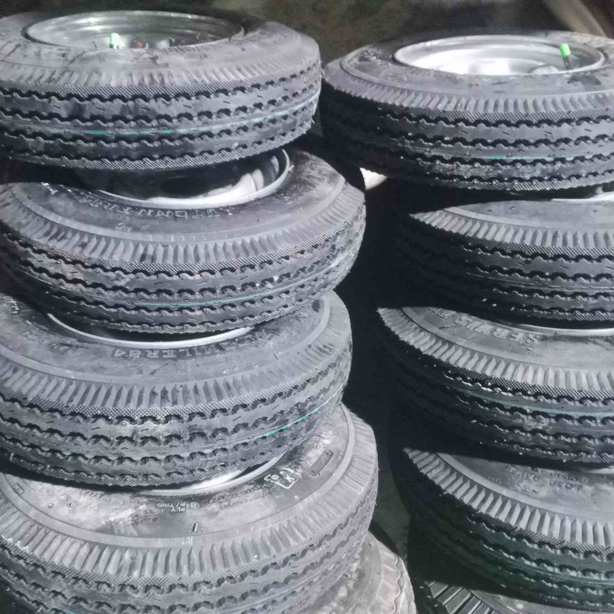 تاير باكستناني ضمان شهر حقيقي مع الويل كامل أصلي جيب وشد اخلص من البنجر  بس يم أبو خنجر متوفر  حاليا كميات جمله مفرد العنوان بغداد حي النصر قرب معارض حي النصر ***********
