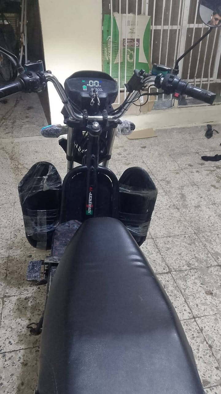 سلام عليكم دراجه شحن للبيع خمس بطاريات نص عمر كهربائيات فول موديل 24 نضيف نوع جبلي  سعر 275 قفل قفل قفل مكاني رمادي رقم تليفون ***********
