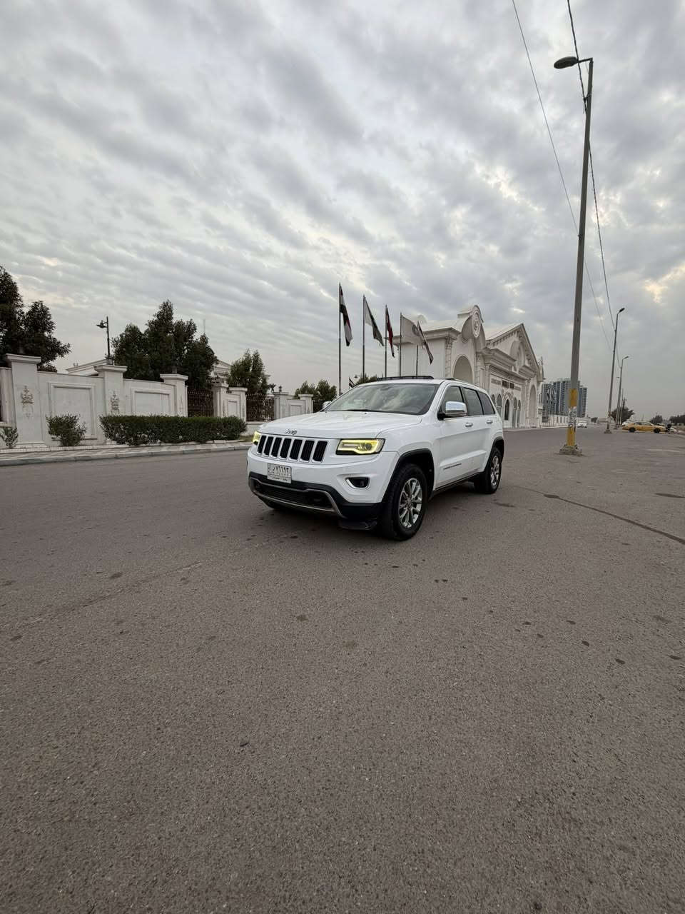 السلام عليكم … < للبيع او مراوس ب اقل > 

جيب لاريدو خليجي وكاله  : 2014 

موصفات الاريدو معروفه 
- تشغيل عن بعد 🫆داخل عسلي وصاج ملكي و شاشه كبير 
رزاك لايت محرك 3600 سته سلندر
كير طياره و مري خاصيه الطي حساس خلفي وكاميرا 
وضعيات قياده جبيله سياره 4*4 فور ويل وباقي موصافت معروفه 

ماشيه.117 m
كير محرك شرط الفحص و ممفتوحه المكينه  
بطاريه و تايرات كلهن بحاله جيده 

السياره بدون حادث او ضرر او تبديل او شواصي كله كفاله 
فقط دعاميه اماميه مصبوغه و بيها ( مكانين بارد موضح بالسونار )

 مكان السياره بغداد شارع مطارع بغداد الدولي قرب جامعة المشرق  .. 

للاتصال : ***********  /  *********** واتساب متوفر

السعر # 220 و بيها مجال
