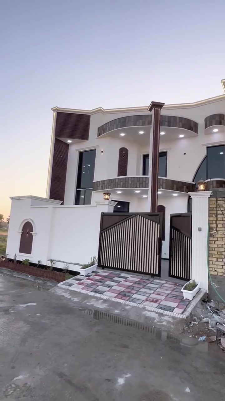 ⁨ ⁨ 🏡 دار للبيع – بناء حديث (2026)

📍 الموقع: بابل – الوردية، قرب مرقد الإمام سيد موسى (ع).

🔹 المواصفات:

* مساحة الدار: 200 متر مربع.
* الواجهة: 10 متر.
* العمق: 20 متر.
* طابو زراعي – سند 25 

🏠 تفاصيل البناء:

* 5 غرف نوم:
 * غرفتان في الطابق الأرضي.
 * 3 غرف في الطابق العلوي.
* 3 مجاميع صحية:
 * اثنان داخل الدار (أرضي وعلوي).
 * واحد خارجي.
* هول كبير.
* استقبال واسع.
* واجهة ملكية.

✅ الدار متعوب عليها كثيرًا، والتنفيذ بجودة عالية مع استخدام مواد بناء ممتازة، وهي جاهزة للسكن.

💰 السعر: 173 مليون دينار عراقي قابل للتفاوض.

📞 للاستفسار أو المعاينة، يرجى الاتصال على:
***********
:::**

إ

