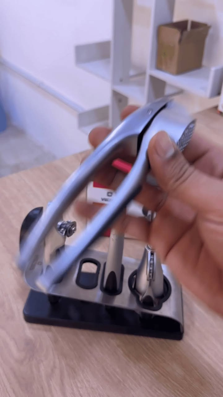 مجموعة أدوات مطبخ متكاملة بشكل أنيق وعملي 🔥
20,000
تجمع أهم الأدوات التي تحتاجها يومياً بقطعة واحدة منظمة!

فتاح علب، كسارة مكسرات، عصّارة ثوم، فتّاح قناني… وكلها بجودة عالية 💯

تصميم معدني قوي يناسب كل مطبخ ويضيف لمسة فاخرة.

حامل ثابت يحفظ الأدوات بشكل مرتب وسهل الوصول.

تشتغل بسهولة وبدون أي مجهود… شغلة عمر!

اختصار للمساحة… اختصار للوقت… واختصار للجهد 👌

المجموعة المثالية لكل بيت ❤️


**إذا كنت صاحب هذا الإعلان وتريد حذفه لأي سبب، رجاءا أرسل رسالة إلى الدعم الفني**