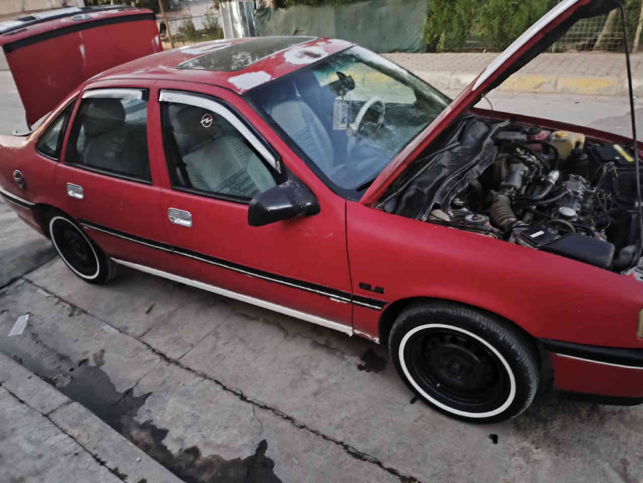 سياره للبيع اوبل فكتره موديل91   ٢٠مشروع وطني دفتر بانزين موجود  لا صرف ولا بخار تيرات جديد مراوس حسب السعر 40 قناع رقم موبايل ***********
