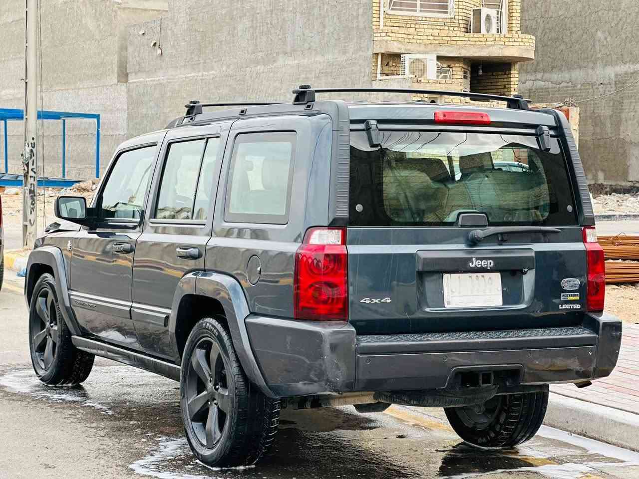 جيب كومندر 2007 رقم بغداد مميز السعر 87 قابل للتفاوض للاستفسار ***********
مكفوله من الضربه بيها رشات صبغ للجماليه بدون ضربه 
فول مواصفات 
1/1 كشنات جلد و ثلاث قطع تبريد و تحكم ستيرن و شاشة و كامرة و كشنات كهرباء و ثلاث فتحات 7 راكب و تبريد ثلج و تخم تاير جديد حجم المكينة 8 سلندر  مكان السياره كربلاء المقدسة
