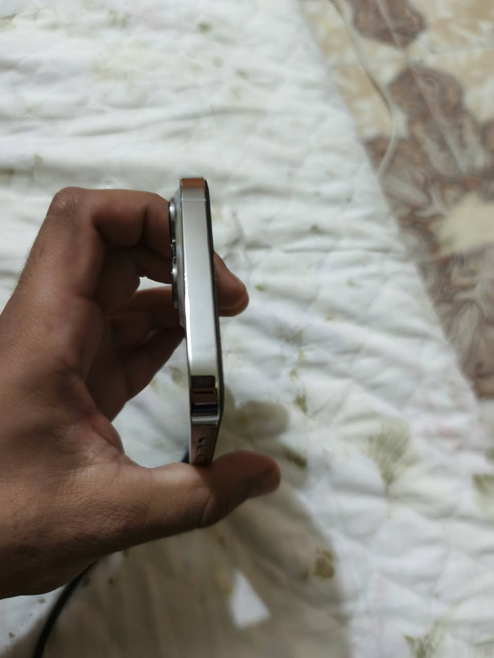 سلام عليكم للبيع 13 برو ماكس أمريكي  مبدل شاشة تفصيخ فيس أيدي كامرات كلة شغال ابيع بس تلفون ما ويا شي التلفون نضيف كلش لون أبيض أو الشاصي فضي أو التلفون هوة يحجي نضافة أو ترتيب بس يرادلة لزكة لأن البي تعبانة بطارية 84 ذاكرة 128 رجا أخوي المو شراي لا يتعبر مكاني بغداد جسر ديالى السعر 550 بي مجال كلش بصيط ما متواجد ماسنجر رقمي للتواصل ***********
