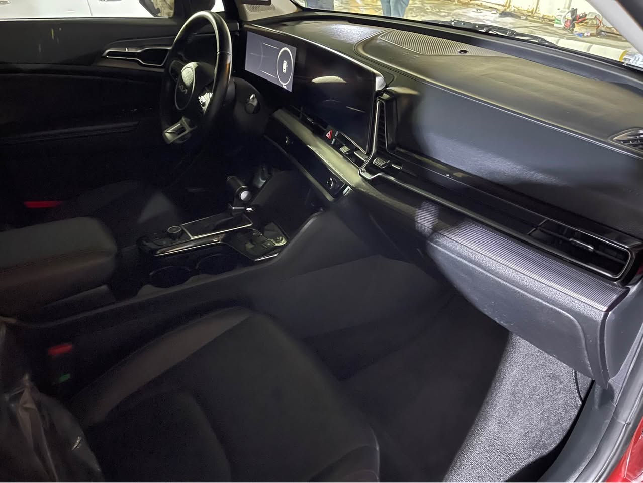 السلام وعليكم سبورتج وارد امريكي تقرير غرق سياره شغاله وجاهزه برغي مابيه نقص موديل السياره 2024حره بدون رقم منفيس بسمي حاضر للبصمه 
السياره فول موصفات برستيج 
السياره جديده وضع الشركه جاهزه وشرط السونار 
السعر اب210وهذا رقمي لشراي *********** البصرة, العراق
