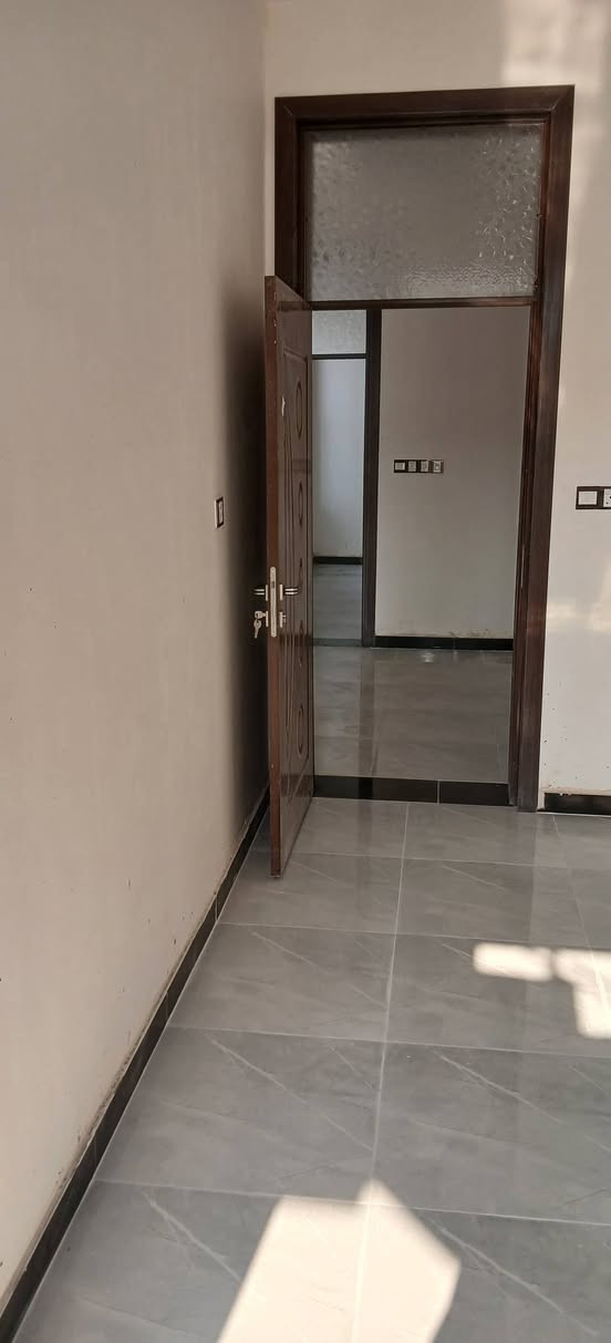 السلام عليكم ورحمة حبايبي بيت طابق ثاني الإيجار زيرو كامل أي نقص مابي سحب واصل كيزر تنانكي ماطور بوستر كوله واصل العنوان ابودشير خط نفط  *********** مقابل البانزين خانه
