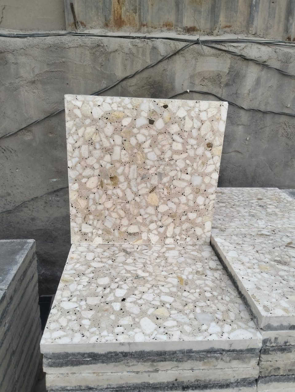 #سلام #عليكم
 
شجع المنتج لوطني 
 1يوجد كاشي درجه والى
2يوجد بلوك الاصلي وليس العادي
3يوجد مقرنص الأصلي وليس العادي
4يوجد شتايكر الأصلي وليس العادي 
5يوجد شتايكر ملون الأصلي وليس العادي
6يوجد بورسلين الأصلي وليس العادي

كاشي عراقي باحدث المكابس اوتماتيك  40×40 
وباحدث الجلايات. وناجح 😮
      بل فحص المختبري بأمتياز💡
الرمل مغسول خالي من الاملاح
الحجر مغسول خالي من الشواءب🔍
اسمنت عالي 🖤الجودة خاضع للسيطره النوعيه
ماءحلو خالي من الاملاح اساله
ملاحضه نعلن اعن لتزامن الأرضيات كرسته وعمل
كاشي عراقي لموزايك سعر لمتر  مع التوصيل٧ونص
كاشي عراقي مطعم بل مرمر سعر 💴11ونص الف   👉🏻المتر مع التوصيل🫴🏻. اتصل  اسعار جوه  السوك😉 اتصل على الرقم التالي وتساب
#يارزاق #يارزاق***********ر
