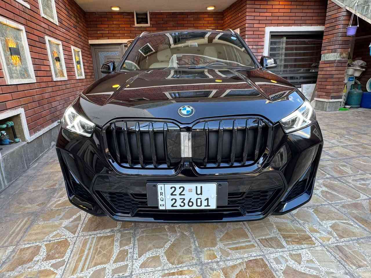 🔥 BMW X1 موديل 2023 – فول مواصفات حقيقية 🔥
🚗 العداد: 14,000 كم فقط
🚗 اللون الداخلي: أوف وايت فاخر
🚗 سيارة بحالة شبه جديدة جداً

⭐ أهم المواصفات والتجهيزات:
• Head-Up Display (داتا شو) عرض المعلومات على الزجاج الأمامي
• نظام 5 كامرات (360°) رؤية محيطية كاملة
• شاحن موبايل وايرلس
• نظام صوتي فاخر Harman Kardon
• فتحة سقف بانوراما
• باب صندوق خلفي كهربائي
• إنارة ترحيب عند فتح الأبواب
• إنارة محيطية داخلية متعددة الألوان (Ambient Light)
• دخول ذكي وتشغيل بصمة
• شاشة معلومات وترفيه كبيرة
• حساسات أمامية وخلفية مع كاميرا رجوع
• إضاءة LED حديثة
• مقاعد جلد أوف وايت فاخرة
• ستيرن متعدد الوظائف
• مثبت سرعة (Cruise Control)
• رنكات ألمنيوم أصلية

🟢 الحالة:
✔ بدون صبغ
✔ بدون تبديل
✔ استعمال خفيف جداً

🚗 سيارة نظيفة جداً وفول مواصفات، فرصة مميزة لعشاق الـ BMW.

📞***********
