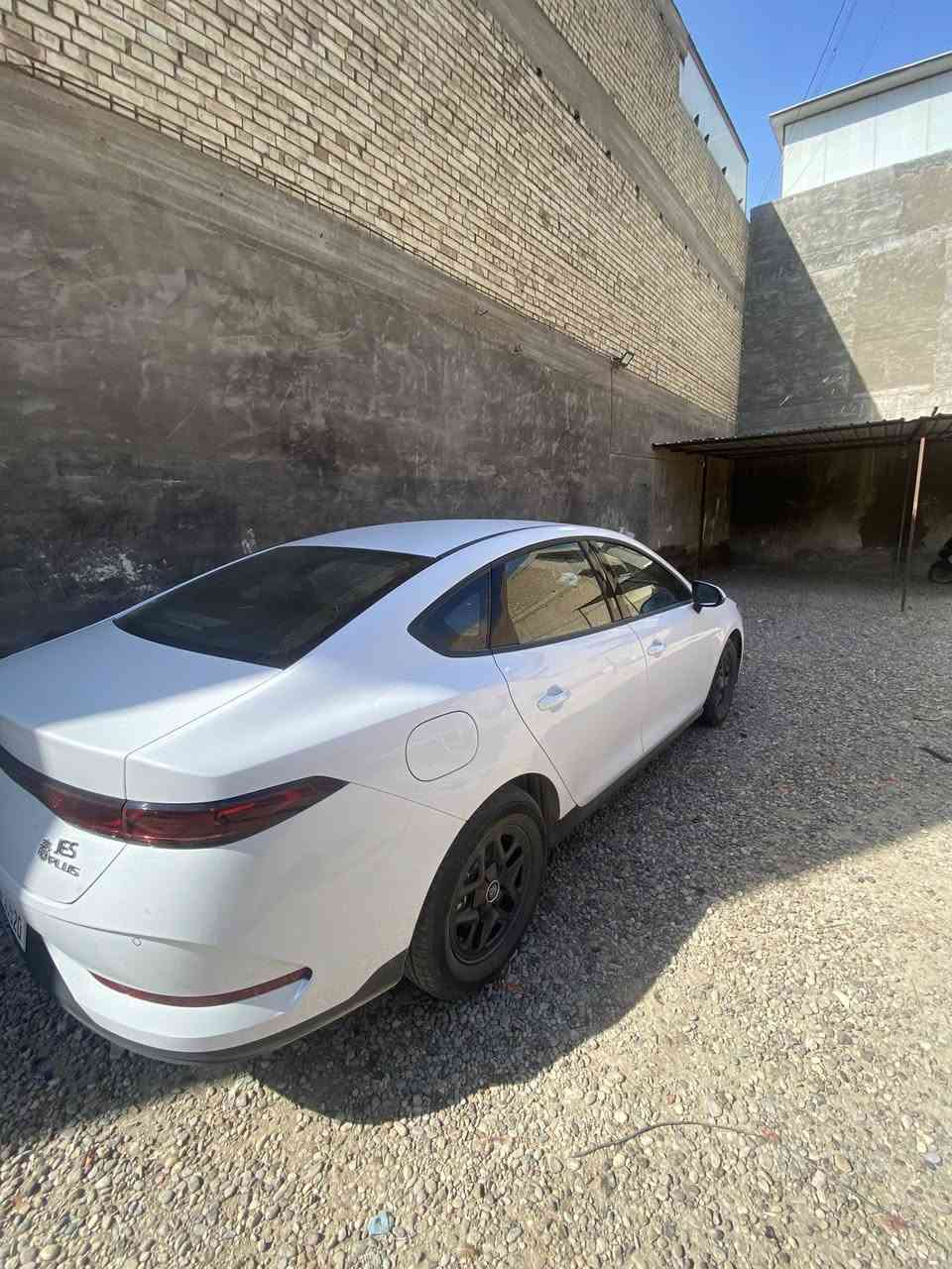 بي واي دي كن بلاس 2025 سياره جديده اخت الزيرو ماشيه 12 الف كيلو غراضها كامله رقم بغداد 18 مليون وبيها مجال جدا بسيط 
بغداد 
رقم الهاتف ***********
