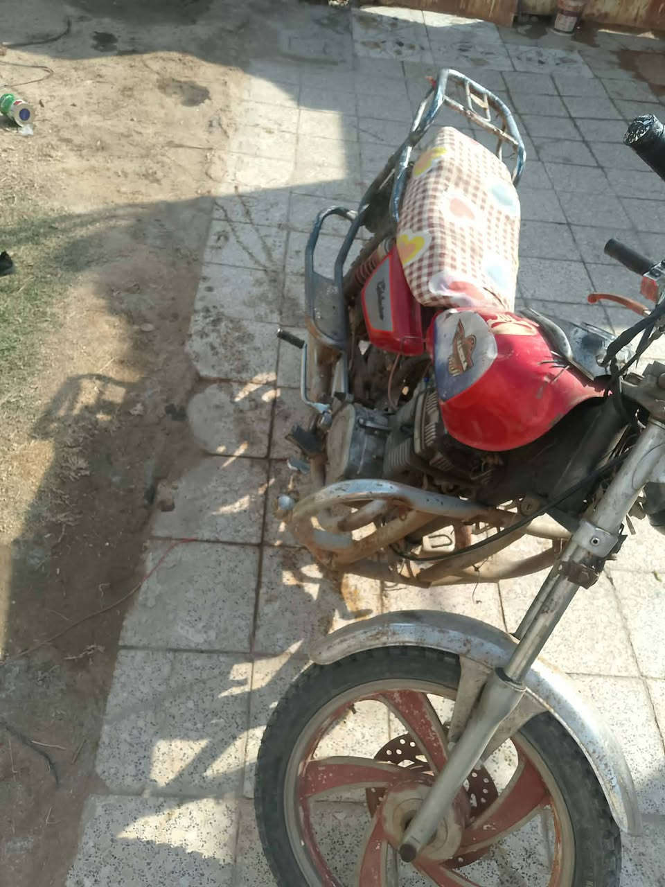 سلام عليكم دراجه للبيع جاهزه شغاله عوزها كهربائياات مكاني نصر دراجه كلك كلك سعرها 225رقمي ***********
