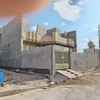 عندي بيت للبيع مساحه 300 متر كامل من كلشي بناء حديث بي غرفتيت وصاله وا...