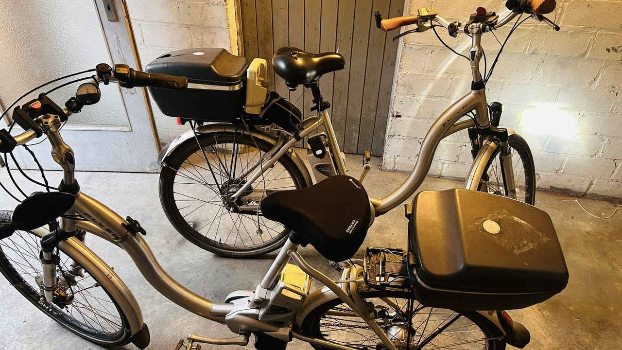 للبيع دراجتين حجم 26  السعر 600$ معه  الشحن للعراق باقي التفاصيل بل فيديو


**إذا كنت صاحب هذا الإعلان وتريد حذفه لأي سبب، رجاءا أرسل رسالة إلى الدعم الفني**