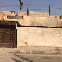 بيت للبيع مساحه 200متر طابق ونص وغرفة الضيوف 4غرف نوم وصحيات 2 وحديقة ...