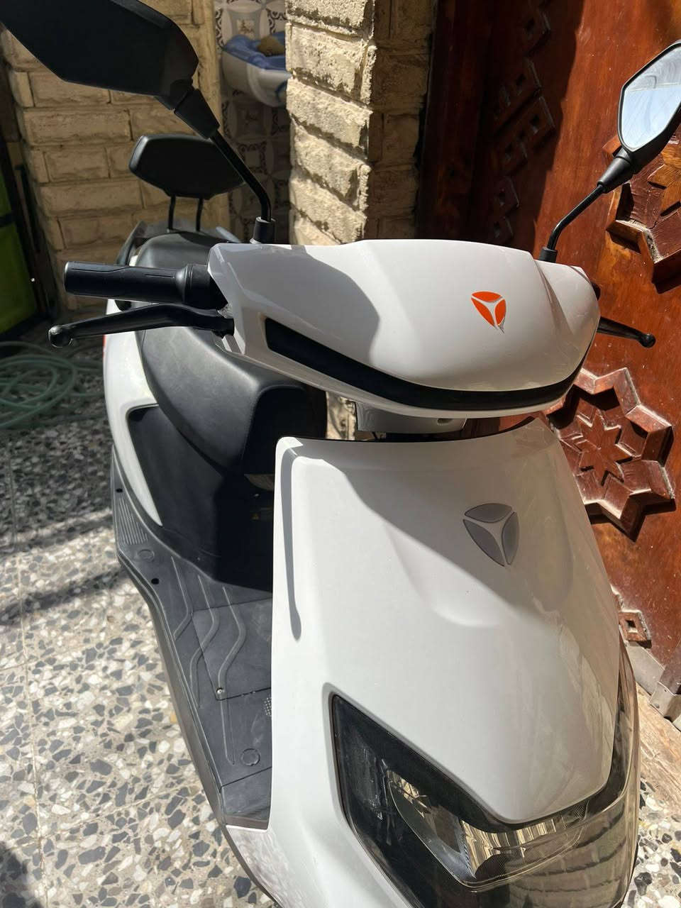 السلام عليكم دراجه للبيع شحن جديده زلغ مابيها مال بيت 6بطاريات بيها بك ترجع زنون بصمه تحكم بعد سعر750بس واتساب ***********
