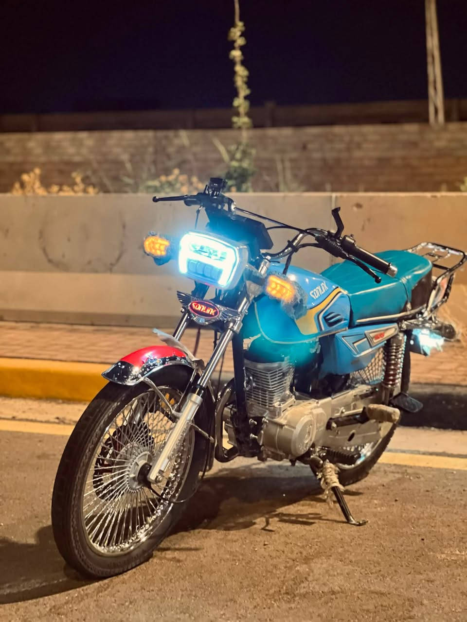 دراجه تايكر موديل 25 باب اول 5 كير دراجه حلوه كلش نقصها بس إشاره وحده واكفه كلشي شغال شاشه شغاله دراجه بلاديه سعر خاص ***********
