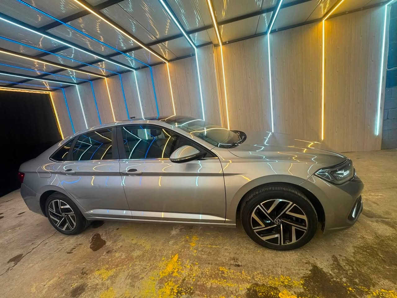 volkswagen jetta 2023 sel premium
مةكينة15تؤربؤ فول مواسةفات كوشين جلد كوشين هيتةر 
كوشين سارد شاشة گةورة گيچ ئةليكتروني ناو١٠رةنگ سةيارة بةصمة بريك بصمة ئاوينة رادار لايت ليد زينون سةقف پانؤراما تةنها44.000km رؤشتوة
لئدراوي بؤنيت چاملغ دةرگا كةميك PDRدةركةي پشتةوة
بئ ژورةوة ئيرباگ راديتة بةوابة بةشةرت
نرخ تةنها=147$ 
موبايل=***********
