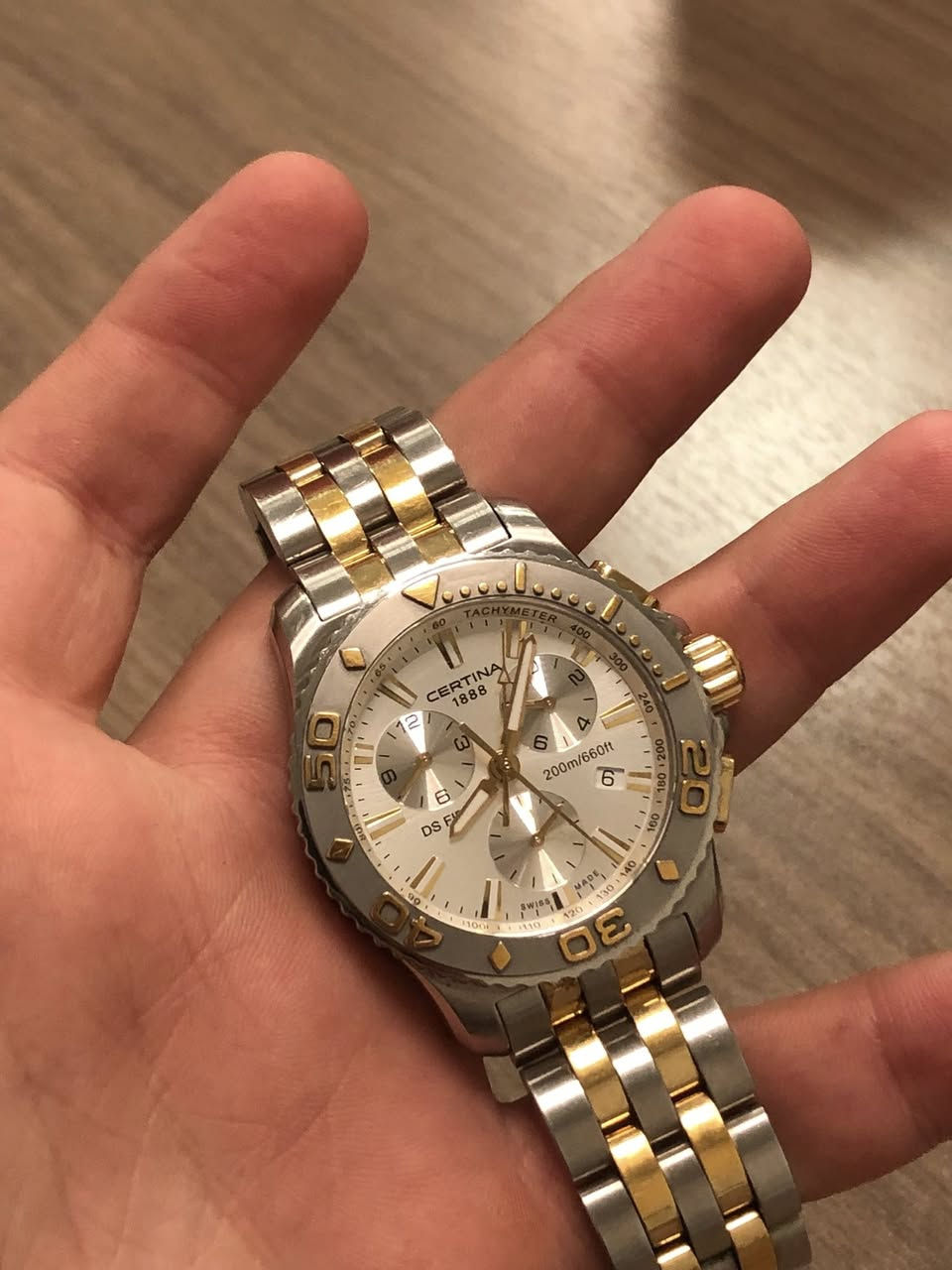 سيرتينا كوارتز سويسري اصلي 🇨🇭🇨🇭🇨🇭
موديل DS first
نظام كرونوغراف // جميع السناتر شغالة // القفل بحري // زجاج مقاوم للخدش // السير الاصلي كامل والقفل الاصلي // مقاومة الماء بعمق ٢٠٠ متر // القطر مع الزمبلك 50 دون زمبلك 41 // السمك او الارتفاع  15 // الساعة مختومه ومعلمه من كل مكان 
‏🇨🇭السعر خاااص لطفاا🇨🇭
يتوفر توصيل لكل المحافظات


**إذا كنت صاحب هذا الإعلان وتريد حذفه لأي سبب، رجاءا أرسل رسالة إلى الدعم الفني**