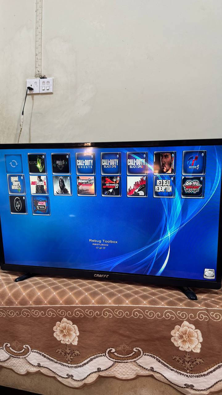 بلي  3سلم مهكر نظام متاجر (بيه 4 متاجر)
4 يدات بلوتوث (2 شغالات و 2 بيهم خلل معرف شنو صلحهم و مبارك عليك)
 و بيه 16 لعبة بالصورة منهم:
Alien isolation 
Assassin's creed black flag
Cod ghost
Black ops 1 (مع اضافات كل خرائط الزومبي)
Black ops 2( مع اضافات كل خرائط الزومبي)
Drive san Francisco 
Gran turismo 5 xl edition (بيها اكثر من ١٠٠٠ سيارة)
Gta 5
Just cause 2
Shadow of mordor
Midnight club LA
NFS must wanted و NFS hot pursuit 
Red dead redemption 1 (مع اضافة قصة الزومبي)
Tekken tag 2
Watch dogs 1
تكدر تكسر سرعة البلي مثل الحاسبة و تكدر تلعب بيها اونلاين (بس بيهم خطورة فما انصح احد اذا ما يفتهم بيها)
بس الكفر الخارجي بيه كم فطر موجودات بالصورة اذا تريد تجيبلك كفر و ابدلك اياه كدامك عادي
سعره ب 160 و بيه مجال قليل
 المراسلة على الخاص او الواتساب 
***********
مكاني موصل حي سومر
