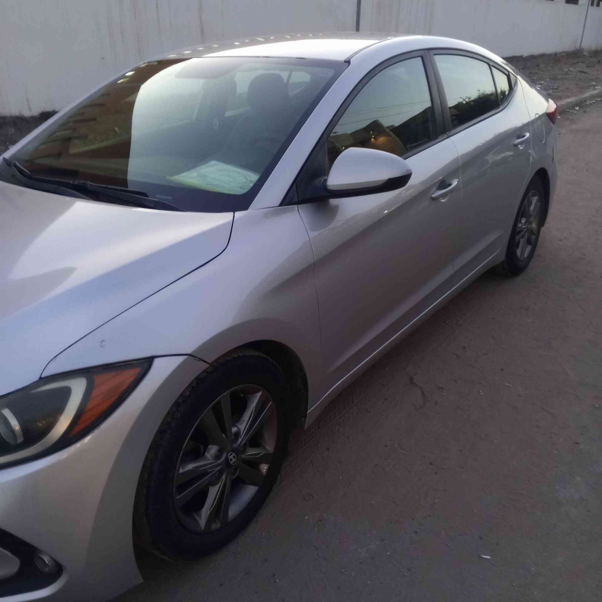 السلام عليكم النترا امريكي 2017حادثها موضح بالصور وبيها جاملغ خلفي جهة السائق نص فول (1800 محرك)مكانها بغداد الدوره ***********
