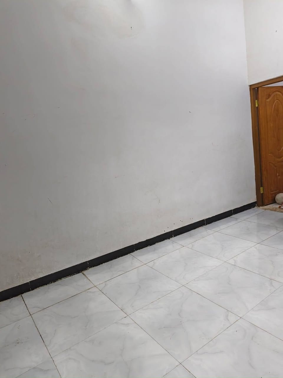 السلام عليكم بيت 90 م مربع للبيع في البراكية قرب دور الحوزه شارع 12 كافة الخدمات متوفره مدارس مستوصف سوگ السعر 22 بي مجال للاستفسار الاتصال على الرقم ***********

