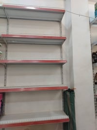 مكلف بنشر  متاح رفوف محل مستعمله بس بعدها جديده قياس متر و عشرين موجود...