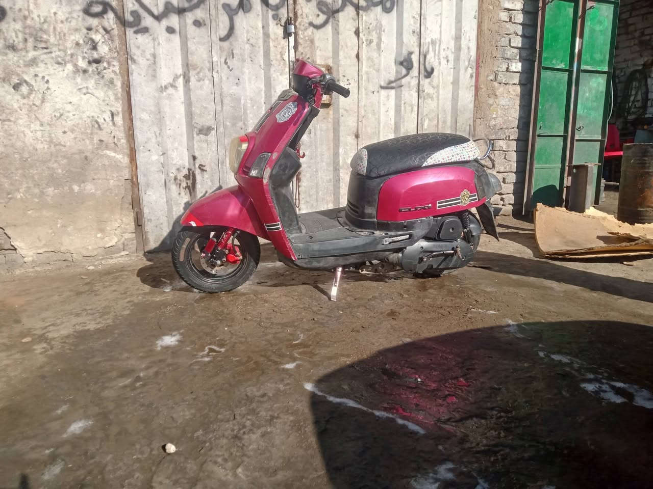 السلام عليكم ورحمه الله وبركاته بوليس للبيع دراجه بلاديه كفرات مكينه ممفتوحه اروح بيها للشغل ورجع للبيت اغطيها دراجه نضيفه نكره سلف بس الهندر عوزه عرموطه بخمس تالاف مكاني بغداد ***********السعر 500
