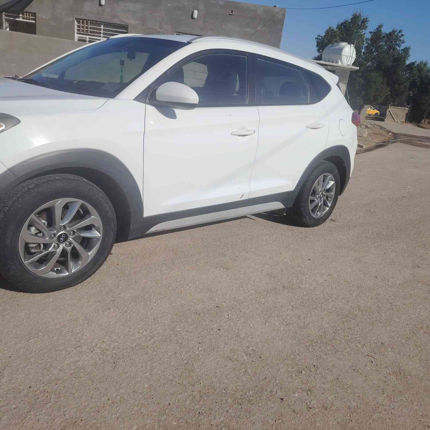 السلام عليكم اخوان توسان توسان 2018 وارد امريكي اكلين مقفوله من ضربه وصبغ رقم واسط انجليزي مكان السياره بابل كفل ***********
