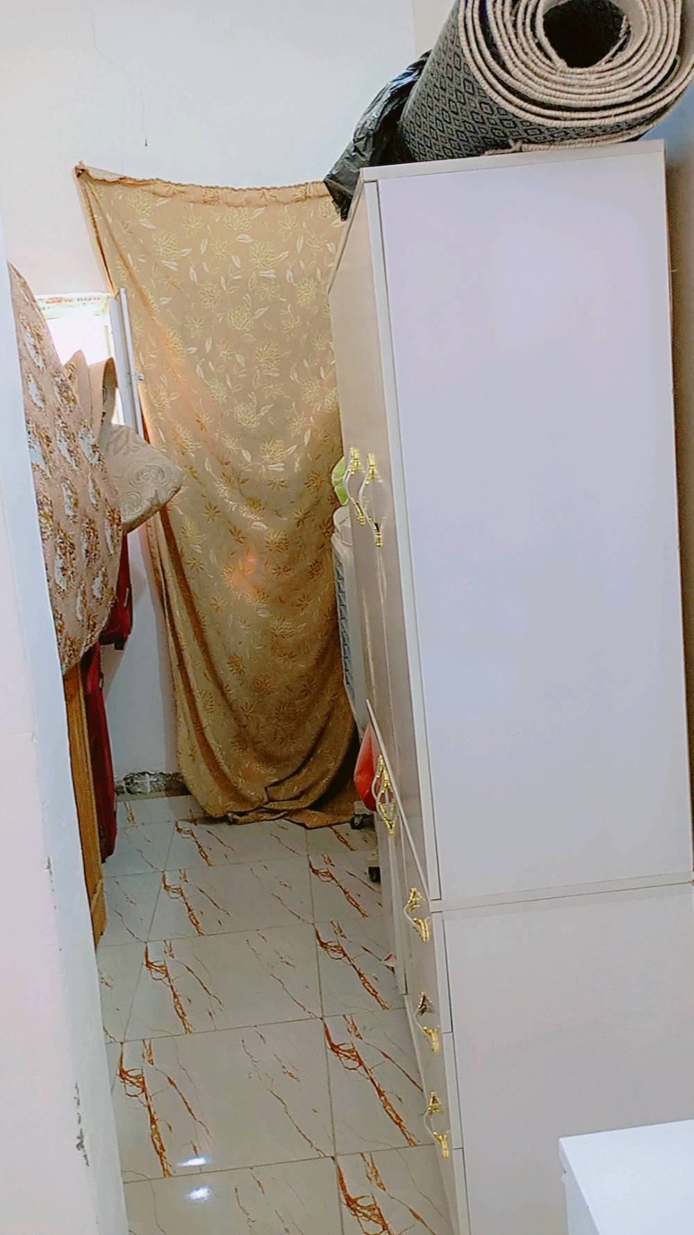          
         
السلام عليكم
دار. للبيع  مساحة ٥٠ متر طابق ونص سند ٢٥ طابو زراعي يصلح للسكن او حسينية 
الطابق الارضي صب كونكريت وكله سقوف ثانويه يحتوي على طرمة ومطبخ وصاله ٦× ٤ ومنور وصحيات ومخزن صغير بالمنور 
الطابق الثاني صب كونكريت يحتوي على غرفة نوم ٤×٤ وملحق وحمام وسطح 

العنوان / كربلاء حي الكرار مقابل حي الإمام علي (ع) مقابل مستشفى الكفيل قريب من طريق الزوار كافة الخدمات متوفره 
علماً أن الكاونتر وغرفة نوم والثريات يبقن للمشتري 









