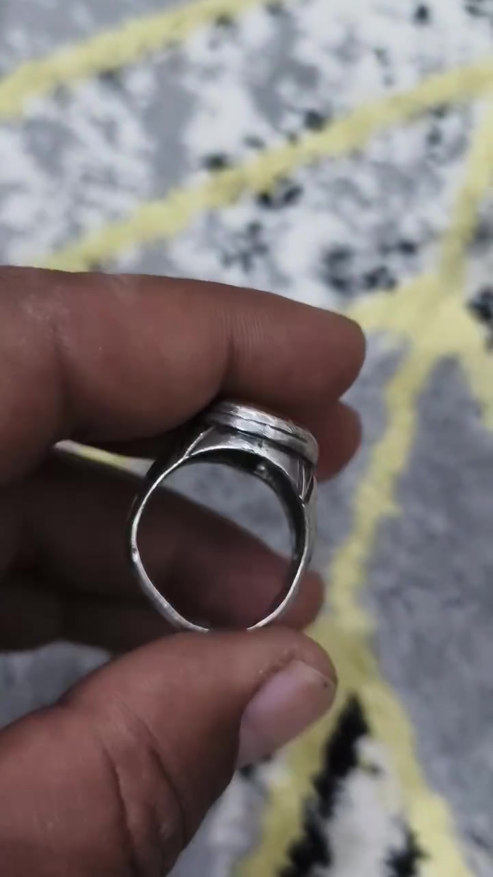 السلام عليكم يمانيه قديمه الحجر مكسور قيم واخذ او مراوس


**إذا كنت صاحب هذا الإعلان وتريد حذفه لأي سبب، رجاءا أرسل رسالة إلى الدعم الفني**