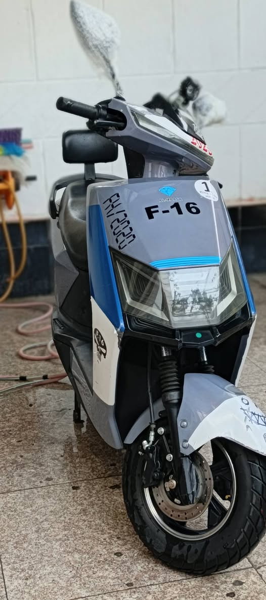 سلام عليكم دراجه شحن الماسه نوع سكنس دراجه نضيفه بطاريات عل فحص السعر 650 وبي مجال  للستفسار لتصال عل رقم ***********
