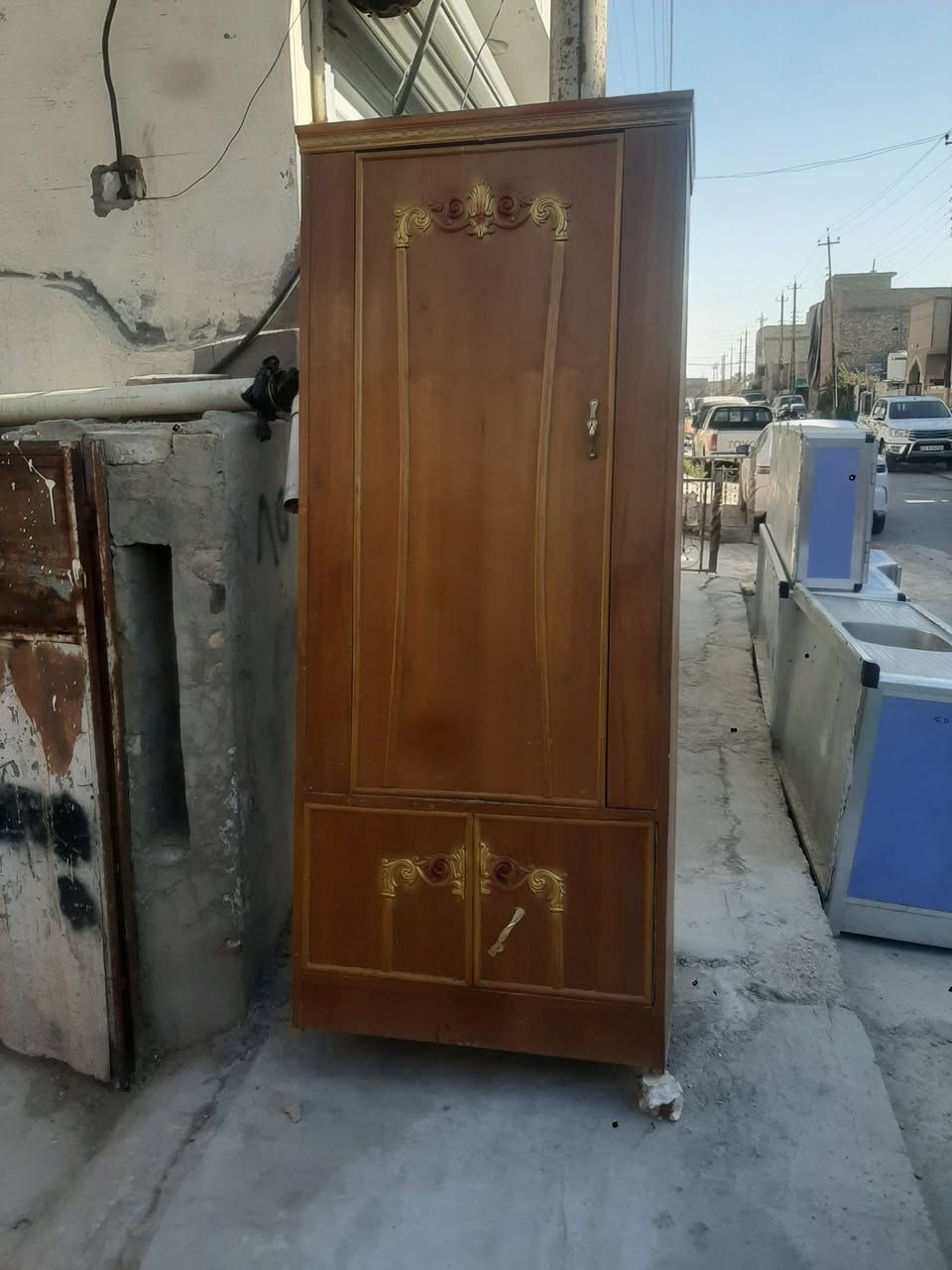 غرفة للبيع خشب عراقي السعر مناسب للإستفسار الاتصال على الرقم ***********
