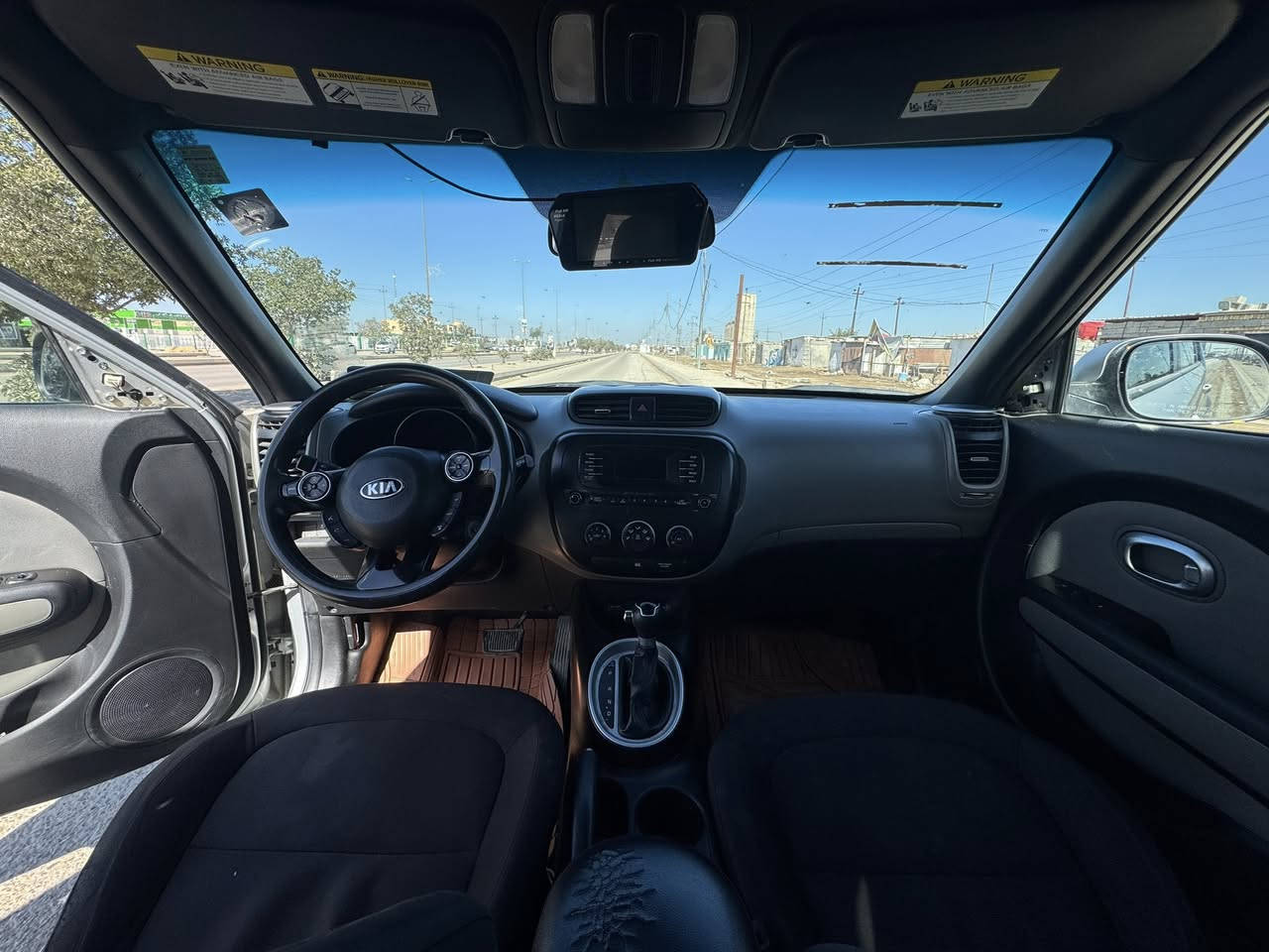 سلام عليكم
للبيع كيا صول 
موديل 2016
محرك 1600 غير مفتوح
رقم دولي جديد باسمي 2031
حادث جاملغ امامي فقط  جهة سايق
عنوان ديوانية 
سعر 107
موبايل ***********
