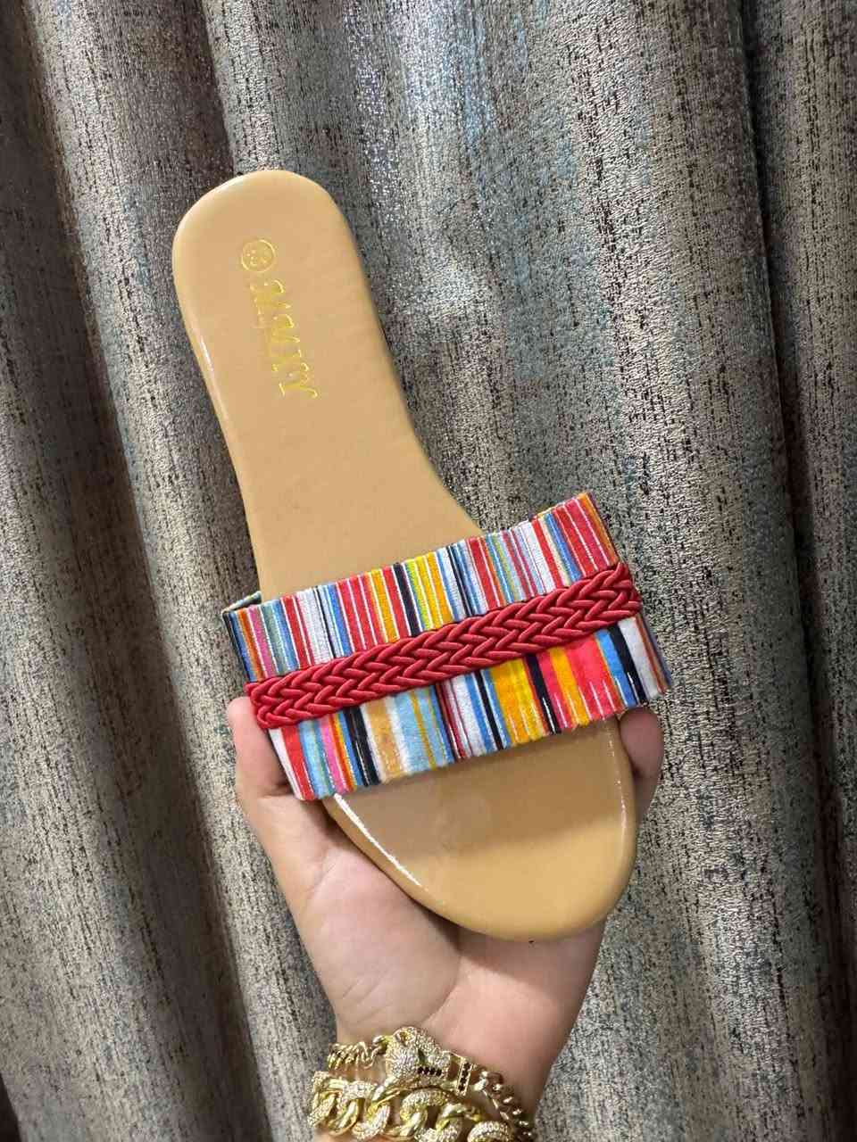 تخفيظات تخفيظات سليبرات القطعة ٣ الف


**إذا كنت صاحب هذا الإعلان وتريد حذفه لأي سبب، رجاءا أرسل رسالة إلى الدعم الفني**