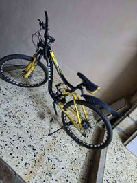 بايسكل حجم ٢٦ بسعر ١٠٠٠٠٠ وبي مجال للتواصل اتصل على الرقم التالي 07504...