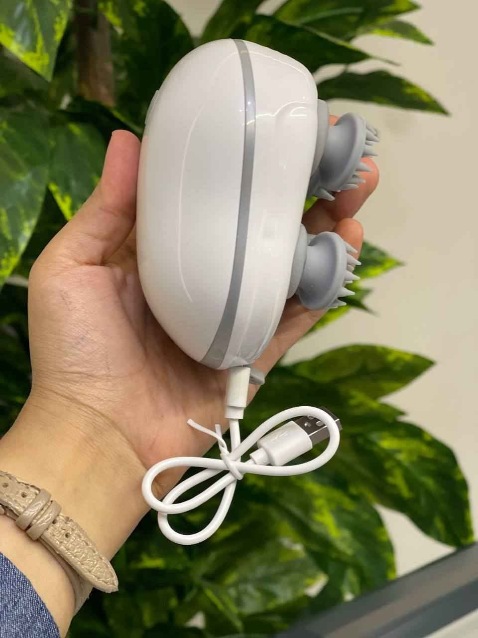 السعر يشمل التوصيل 🫀🌷
جهاز مساج فروة الرأس الذكي – Smart Scalp Massager

استمتع بتجربة استرخاء متكاملة مع جهاز مساج فروة الرأس الذكي المصمم لتدليك فروة الرأس وتحفيزها بلطف. يتميز بأربع رؤوس سيليكون ناعمة تحاكي حركة التدليك اليدوي، مما يساعد على تخفيف التوتر وتنشيط الدورة الدموية ومنحك شعوراً بالراحة والاسترخاء.

المميزات:

4 رؤوس سيليكون مرنة لتدليك  ومريح.

3 أوضاع تدليك تناسب احتياجاتك.

 .بطارية مدمجة قابلة لإعادة الشحن عبر USB.

.مؤقت ذكي للإيقاف التلقائي بعد 10 دقائق.

.يساعد على تنشيط الدورة الدموية في فروة الرأس.

يخفف التوتر والإجهاد بعد يوم طويل.

مناسب للاستخدام على فروة 
الرأس الجافة أو أثناء غسل الشعر

تصميم لاسلكي وخفيف الوزن لسهولة الاستخدام في أي مكان
محتويات العبوة:

جهاز مساج فروة الرأس الذكي.
كابل شحن USB.
دليل الاستخدام المحاويل, بابل


**إذا كنت صاحب هذا الإعلان وتريد حذفه لأي سبب، رجاءا أرسل رسالة إلى الدعم الفني**