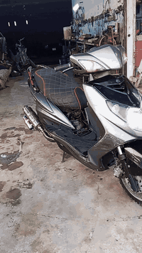 السلام عليكم 

سكنس فحل نوزل مكينة ٥٨ونص خرسة مكفولة من تنقيص ودخان شلعة ومعدل عالشرط صالنصة رياضية اصلية كهربائيات شغالة باتري جديد نوزل جديد ادامة منظومة بانزين وكلجات ستوني مسويلها نكرة سلف بكل وقت ترايك وين مايعجبك السعر٦٥٠وبيها مجال قليل كلش 
مكاني نجف شارع الحولي قرب جسر المشاة 
***********واتساب او اتصل
