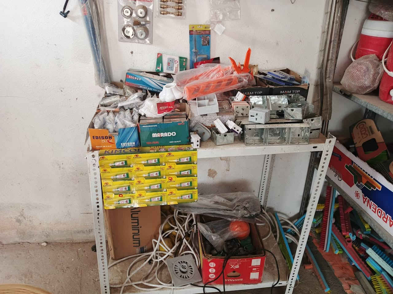 شباب اغراض انشائيه شلع للبيع ابسعر مناسب مكاني حي الرسول ***********
