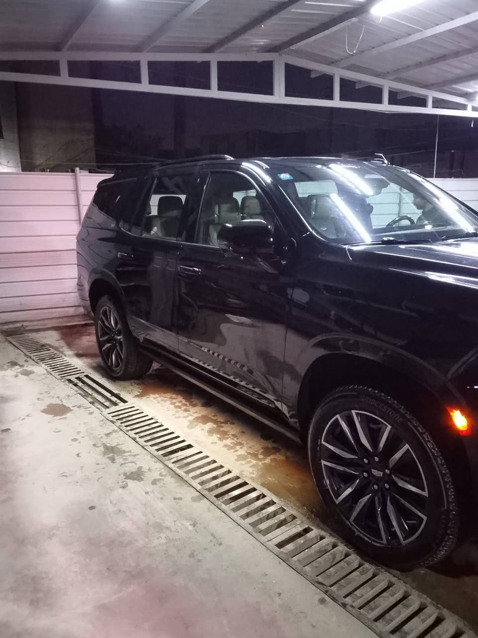 سلام عليكم 
كاديلاك اسكاليد 2021  
خليجي السيارة (داخل لون أبيض) 
بارد فقط بالجاملغ الأيسر قليل باقي كفالة
ملاحظة السيارة مغلفة (ppf) عشر سنوات
السعر 700 وبيها مجال للشراي 
***********
رقم بغداد الجديد تحويل ثاني يوم 
المواصفات 
تشغيل عن بعد 
36 سماعة 
‏‎5 كاميرات
‏‎5 بصمات
فور ويل
كشن رجاج 
دوسات كهرباء 
داتا شو 
بانوراما 
داخل ابيض
لايت زنون عالي ناصي ٥ عدسات
‏‎4 شاشات بالدشبول والسقف والكشنات
تحكم بريك 
رادار تحديد مسار
رادار خلفي
رادار امامي 
رادار جانبي 
كشن تدفئة وتبريد سايق وراكب
كشنات خلفية تدفئة
مري شفط 
اشارة بداخل المراية
كشنات جلد 
كشنات خلفية منفصل VIP
علامة كاديلاك ضوئية بالدعامية الخلفية
الكشنات كهرباء 
ذاكرة ميموري ستيرن وكشن
ويل ٢٢ بلادي 
بااختصار السيارة فول للاخير 

مكان سيارة بغداد /حي الجهاد

السعر700ورقه وبي مجال للشراي 

وبالعافية الي تكون من نصيبة

***********
