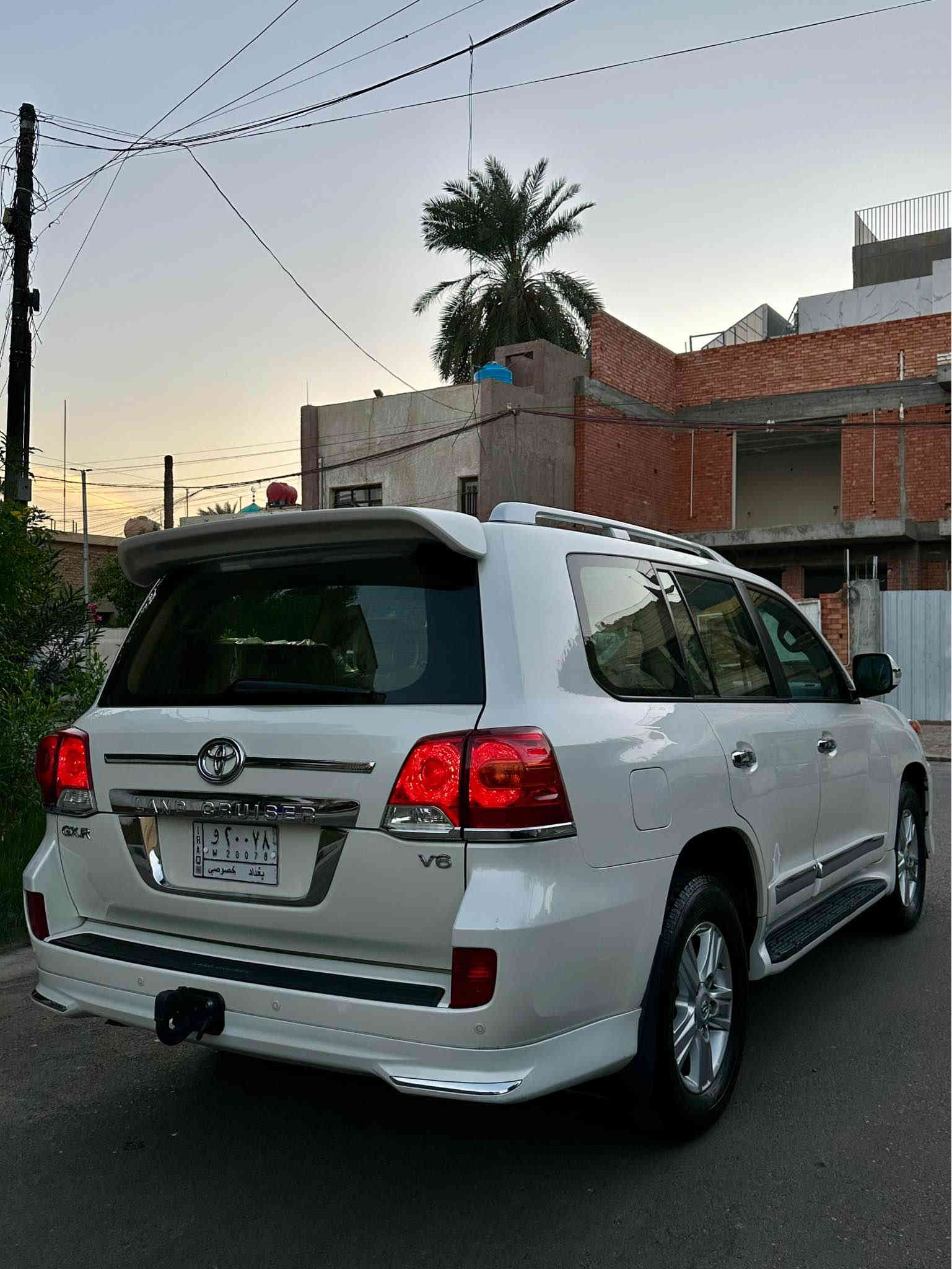 لاندكروز 2015 جديييده جداً 
فطيم كلش جديده ماشيه 159 الف كيلو
رقم بغداد  وع ايدنه من 2020 لليوم
بيها تبديل دعاميه اماميه فقط صاير بيها طخه كلش خفيفه     السعر 39500$ بيها مجال 
مكاني بغداد الاعظميه 
*********** بغداد
