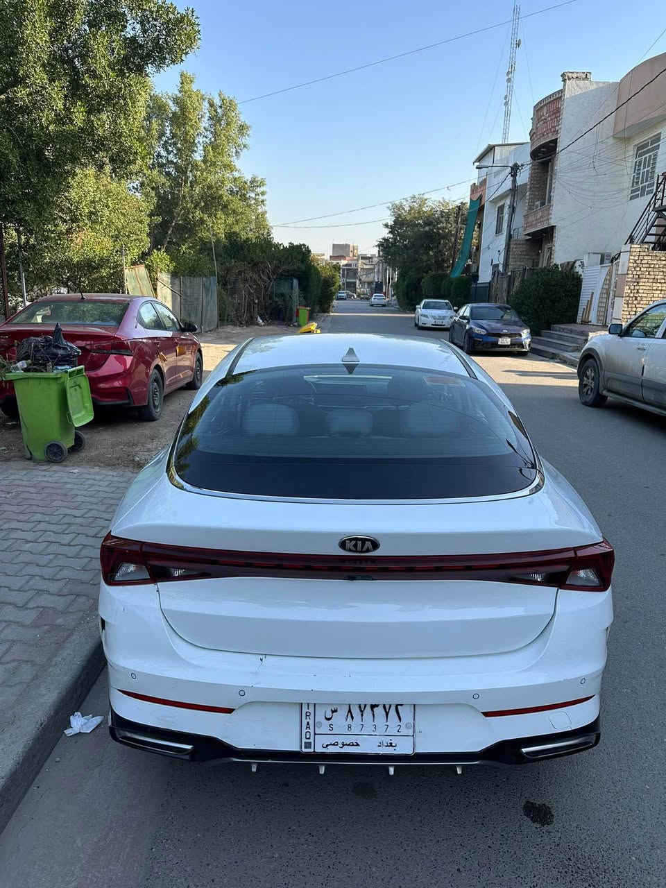 السلام عليكم 
كي فايف موديل 21 خليجي داخل صاجي لون ابيض رقم بغداد بأسمي تحويل ثاني يوم 
السياره بصمة تشغل + بصمة ابواب + بردات داخليه خلفية بلادي + 5 انظمة قيادة + مانع انزلاق 
محرك 2000 دوش 
السياره صدره الامامي جديد بدلته قبل شهرين كله جديد 
تايرات امامية جديدة دنلوب قبل شهرين بدلتهن 
السياره كله بانزين محسن اديرله والدهن كله اصلي محركة كلش نشط الحمدلله 
صار بيه ضربه بالجاملغ الخلفي والصندوق ووكع عليه حالوب هنا بغداد فقط القمارة صار بيه شويه حالوب 
السياره مكانه بغداد حي الجامعة 
السعر 163 وبيه مجال للشراي 
رقمي *********** بغداد, العراق
