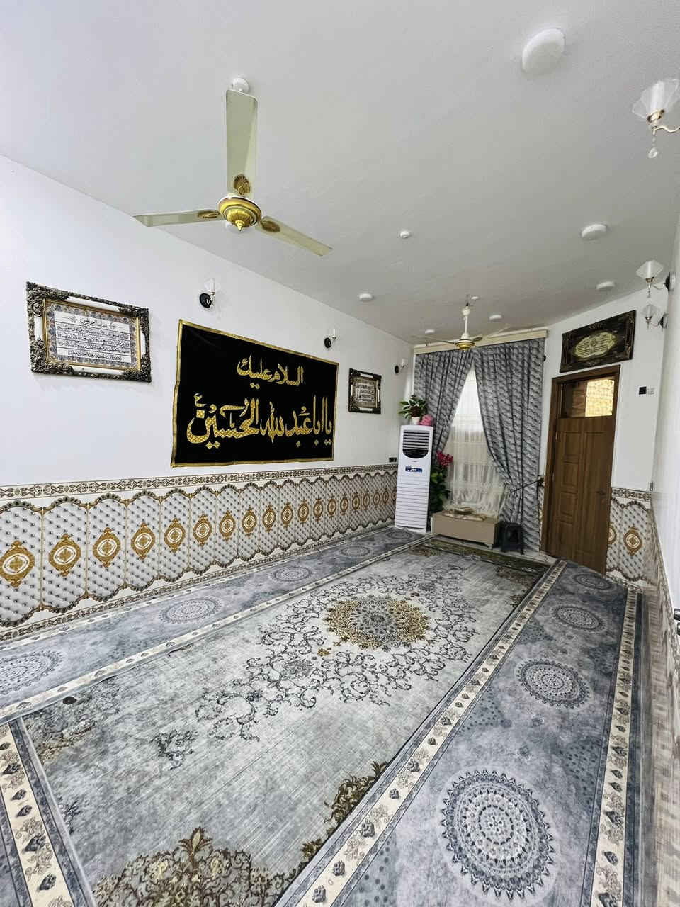 بيت للبيع بناء جديد مثل ما تشوف بعينك البيت جديد ابيض (جمارة)
لمساحة 200م
الطابق الأرضي 
عدد الغرف 2 
استقبال 
صالة 
مطبخ 
مجموعة صحية
الطابق الثاني 
2 عدد غرف 
اسويت كامل نظام 
صالة 
صحيات 
ارتفاع الغرف 3م و60سم 
حي الزهراء 
السعر 250 بي مجال 
رقم المكتب ***********
