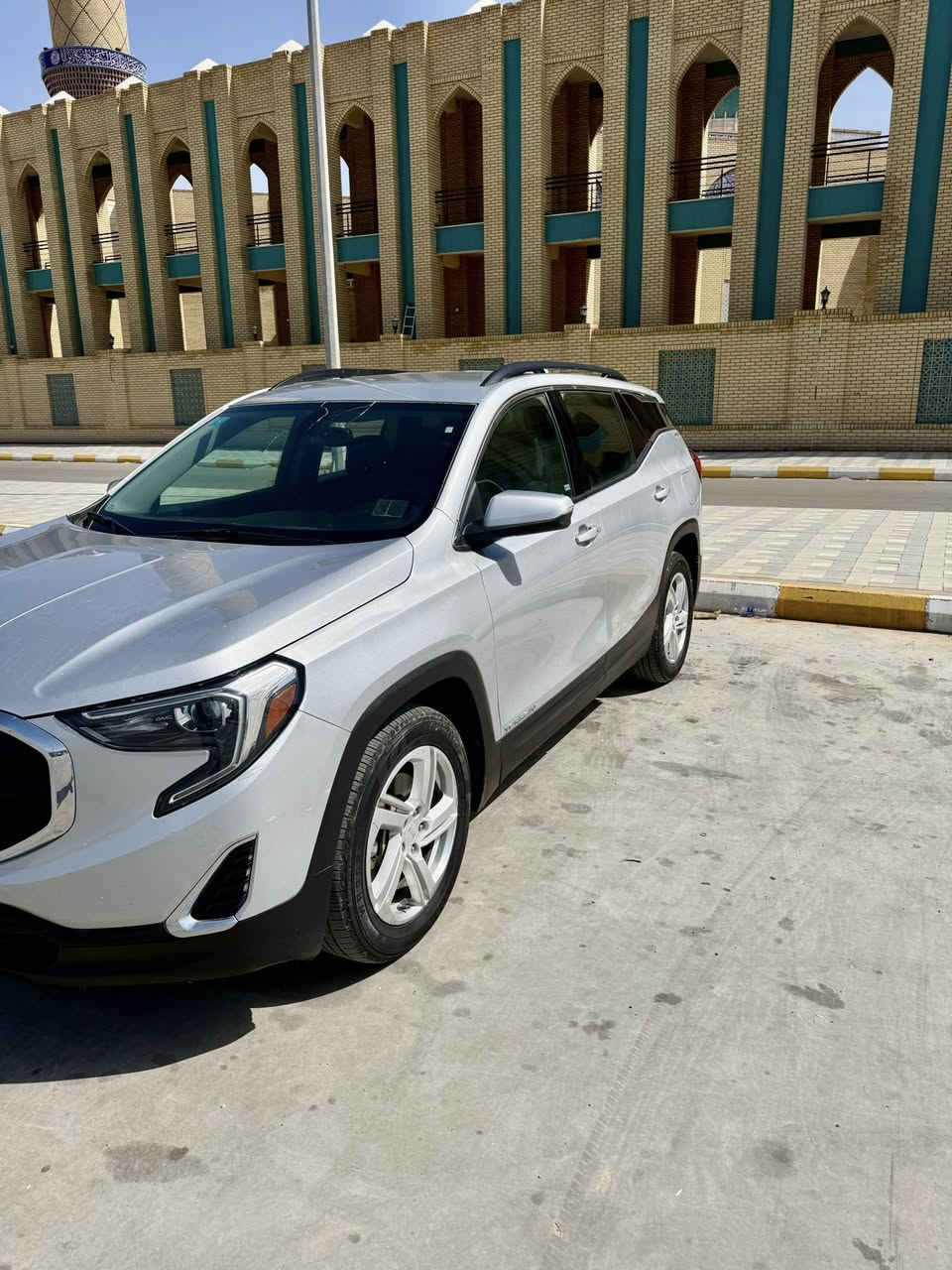 السلام عليكم 
جمسي تيران 2018 مكينة 2000 تيربو 
مكينة جديدة طابوگة  / رقم واسط تحويل مباشر
حادثهه فقط باب الجنطة مبدل ومصبوغ بدون ايرباك صور الحادث موجودة بلمنشور مواصفاتهه _ رادار خلفي وجانبي 
كشن هزاز _ نقطة عمياء _ كامرة دوارة _ كشنات تدفئة _ تشغيل عن بعد _ سيارة جاهزة مابيه اي نقص 
العنوان _ كوت / مركز المدينة 
*********** 
*********** انصال + واتساب
