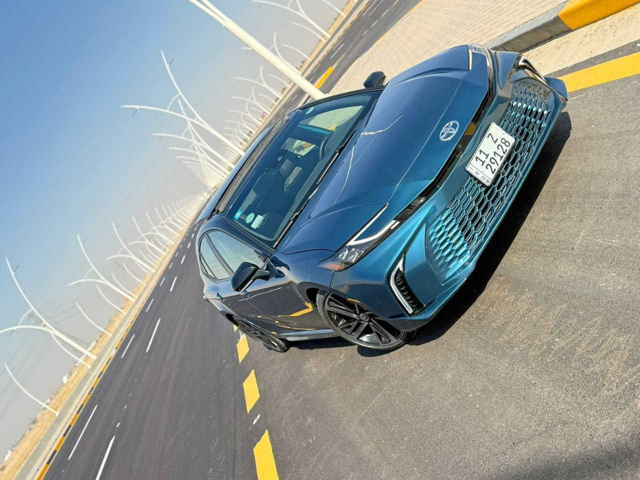 السلام عليكم كامري موديل 2025 xse فول مواصفات 1/1 ضرر قطعتين إماميه سياره جديده رقم بغداد باسمي لستفسار ***********
