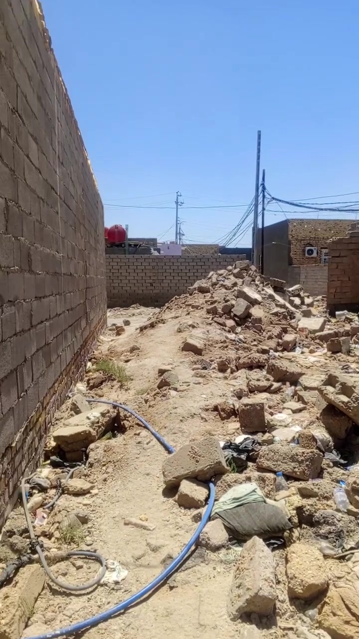 بيت للبيع مساحته ١٠٠ متر نزال ١٩ واجهه ٦ بيت بناء جديد صارله ٤ اشهر من بنيته بلوك قرب سيد محمد بشارع تئميم الكيم بي غرفه ٦*٤ وصاله ٥*٤ واستقبال ٦*٤ ومطبخ ٣*٣ وحمامات كامل مجاري كهرباء مولده ماء خطين البيت كله الارضيه مالته سيراميك درجه اولى تركي بيت راقي مستعجل عله بيعته الاتصال على الرقم ***********
