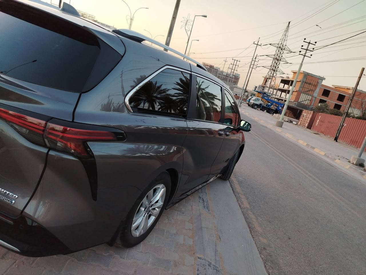 السلام عليكم
#للبيع

تويوتا سينا 

2024

محرك 4سلندر 2.5 هايبرد

دفع رباعي

المسافة المقطوعة: 4396 ميل

ليمتد فول مواصفات

حساسات 

كامرة 

كشنات جلد تدفئة تبريد

رادارات

مثبت سرعة

تحديد مسار

شاشة (اندرويد اوتو + ابل كار بلاي) 

بردات بلادي

ابواب كهرباء

سايد بريك كهربائي

هاند بريك

شاحن لاسلكي

فتحة سقف

وباقي مواصفات ليمتد

الضرر بنيد+جاملغ +باب مبدلات اصلي

بيهة تعديل بالجاملغ الخلفي 

مرقمة بغداد بأسمي تحويل ثاني يوم

ورقم شبه مميز

#السعر 28500$

للاستفسار

***********

***********
