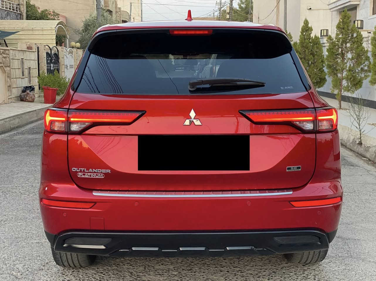 SE  Black Edition   ميتسوبيشي اوتلاندر
فول مواصفات ماعدا فتحه 
الموديل : 2023 
ماشيه : 40,500 mi
المحرك : 4 سلندر 2500 

ضرر : باب خلف سكن صبغ فقط 
باب سكن تعديل ع كد شبر اقل 
بدون ايرباك 
بدون دواخل 

————————————
مواصفات : SE Black Edition

فول ماعدا فتحه
4*4 دبل اكسل
5 انظمه قياده  
بصمة + ابواب + صندوك
شاشة جبيرة + ابل كار بلي
  5 كامرة 360 درجه
رادار امامي + خلفي + جانبي
نظام تحديد مسار + تتبع
نظام قيادة اليه
صندوك شفط كهرباء
دشبول ديجتال متغير
نظام توقف ذاتي
كشنات جلد + كهرباء + تدفئة
مرايات شفط
 ————————————
مكان السيارة📍 اربيل 

السعر : 212 ورقه وبيها مجال قليل

سياره مرقمه اربيل سنويه جديده وسياره جاهزه 

بيع او مراوس مع ارقام شمالي فقط 

للاتصال او استفسار على 
***********
