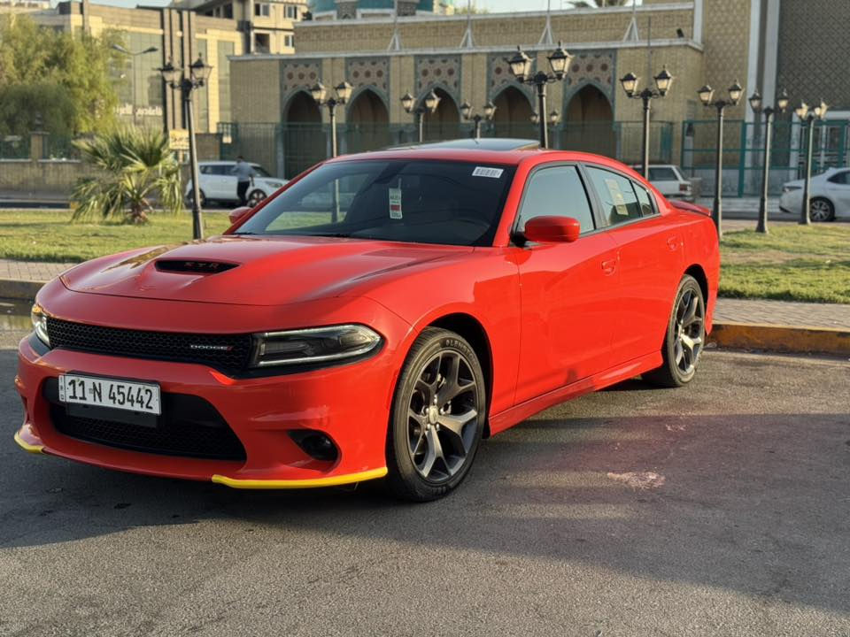 ( سلام عليكم ⚜️🧡)
(جارجر GT  جيتي  )
(‏‎ وكاله هارلم  داخل جلد  )
‏‎الموديل : 2019 . (سياره خليجي وكاله هارلم ) 
‏‎( المحرك : 6V 3600. ) 
‏‎(سياره كفاله عامه لا صبغ ولا بارد ولا تبديل ) 
‏‎العداد : 48 الف  شرط الفحص  ( سياره جديده ) 
‏‎(سياره بلاديه كله علا ايد وحده )
( رقم بغداد بسمي الجديد تحويل ثاني يوم )
‏‎المواصفات : الون برتقالي المرغوب 
‏‎* نسخة  GT 
‏‎* حساسات خلفية . 
‏‎* شاشه كبيرة مع نظام ملاحة نفكيشن GPS .
‏‎* سستم صوت الپاين مع سماعات پريميوم .
‏‎* ويل قياس 20 انج . 
‏‎* مصابيح امامية زنون . 
‏‎* كشافات الضباب زنون . 
‏‎* فتحت سقف (سلايد) . 
‏‎* مقاعد رياضية من الجلد الفاخر . 
‏‎* المقاعد الأمامية كهربائية 
‏‎* تشغيل عن بعد ‏
‏‎* محدد سرعة
‏‎* تلفون بلوتوث . 
‏‎* كاميرا خلفية .
‏‎* مرايا متحسسة للاضاءة العالية .
‏‎* كير شفتات بالستيرن . 
‏‎* دخول ذكي (بصمة) .
سياره ماخذه زيرو من شركه هارلم 
سياره  خليجيه 📍
السعر 290 ورقه و بيهه مجال 
‏‎رقمي ***********
مكاني بغداد الاعظميه 
‏‎بيع او مراوس
