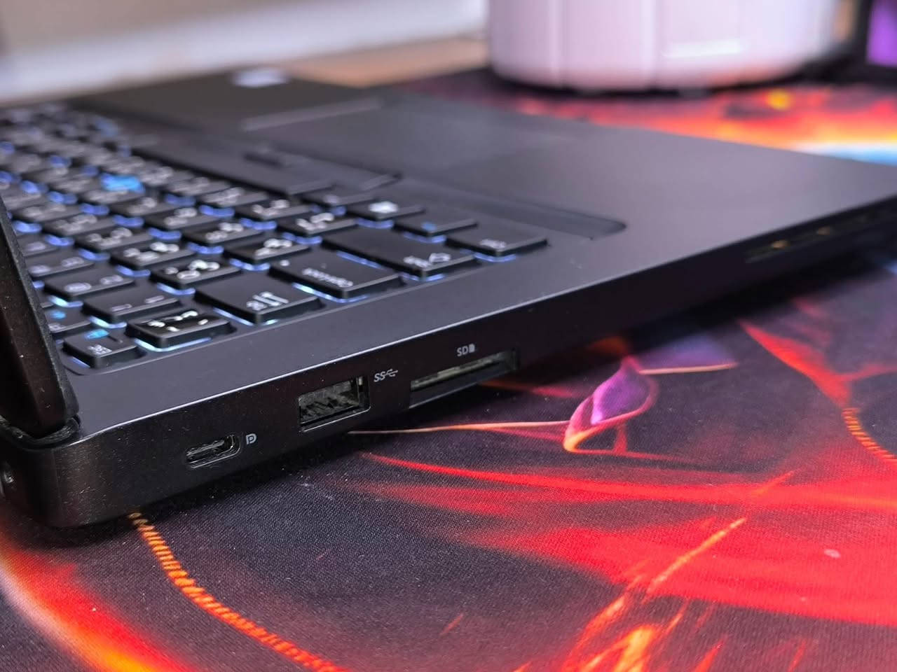 💻 Dell Latitude 5490 | الخيار العملي المتكامل
​لابتوب موثوق يجمع بين المتانة والأداء السلس، مثالي جداً لإنجاز المهام المكتبية والدراسية اليومية.
​🔍 المواصفات التقنية:
​• المعالج: Intel Core i5 (الجيل السابع - فئة U).
​• الرام: 8GB.
​• الهارد: 256GB SSD.
​• الشاشة: 14 بوصة.
​• كرت الشاشة: داخلي Intel بسعة تصل إلى 4GB.
​🎁 الهدايا والملحقات:
(حقيبة، شاحن أصلي، ماوس، ماوس باد، تغليف كرتوني آمن).
​🛡️ الضمان والخدمات:
• فحص المواصفات والنظافة عند المندوب قبل الاستلام.
• ضمان استبدال لمدة أسبوع كامل.
• تنصيب ويندوز، أوفيس، والبرامج الأساسية مجاناً.
​💰 السعر: 230,000 دينار عراقي.
🚚 التوصيل: متوفر لجميع محافظات العراق.
​📞 للحجز والاستفسار (واتساب/اتصال):
***********
