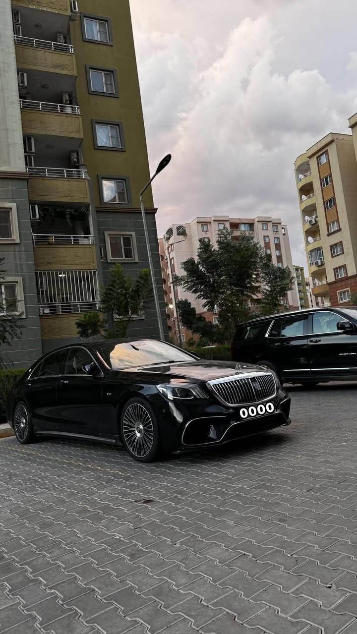 🚘 مرسيدس S550 – وارد ألماني 🇩🇪 | فول مواصفات | موديل 2015

للبيع 🔥
سيارة الفخامة والهيبة، مرسيدس S-Class S550 وارد ألماني أصلي،
بحالة ممتازة جداً من الداخل والخارج، ضمان دولي، لا تحتاج أي صرف.

⸻

✨ المواصفات والتفاصيل:
 • ✅ الموديل: 2015
 • ✅ المحرك: 8 سلندر (V8) توين تيربو
 • ✅ القير: أوتوماتيك – 7 نمر
 • ✅ الدفع: 4MATIC 
 • ✅ اللون الخارجي: أسود لامع ملوكي
 • ✅ اللون الداخلي: اوف وايت جلد طبيعي فاخر
 • ✅ ضمان ألماني دولي

⸻

⚙️ مواصفات الفول كامل:
 • 🏁 نظام الدخول والتشغيل الذكي (Keyless Go)
 • 🌙 سقف بانوراما كامل مزدوج
 • 💺 كراسي كهربائية أمامية وخلفية مع ذاكرة وتسخين وتبريد وتدليك
 • 🧭 نظام الملاحة Navigation + شاشة كبيرة مزدوجة
 • 🎶 نظام صوت Burmester الفاخر
 • 🌡️ تحكم بالمناخ رباعي المناطق
 • 🚘 نظام الإيقاف التلقائي – Park Assist
 • 📸 كاميرات 360 درجة + حساسات أمامية وخلفية
 • 💡 أضواء LED ذكية متكيفة مع المنعطفات
 • 🛋️ طاولة خلفية فخمة + ستائر جانبية وخلفية كهربائية
 • 🛡️ أنظمة سلامة متكاملة (ABS – ESP – Blind Spot – Lane Assist – Radar)
 • 🕶️ نظام الرؤية الليلية + Cruise Control ذكي
 • 🔥 نظام رفع وتعليق هوائي (AirMatic Suspension)

الموقع الضلوعية 
***********
***********
 • 🧠 نظام القيادة الذكية من مرسيدس (Intelligent Drive بلاد, صلاح الدين
